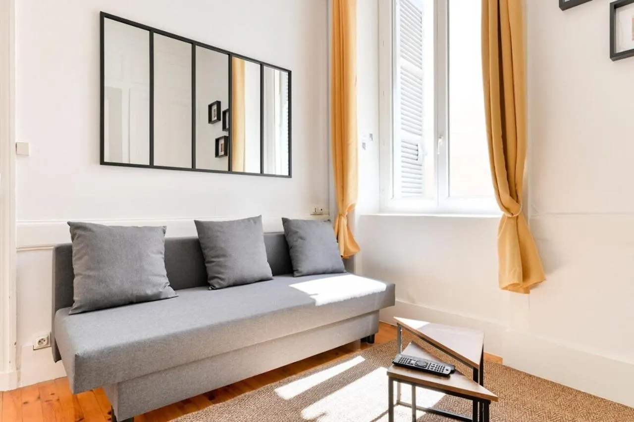 Charmant 2 Pers Atypique Avec Terrasse-Metro Valmycharming 2 People Unique Lyon Apartment