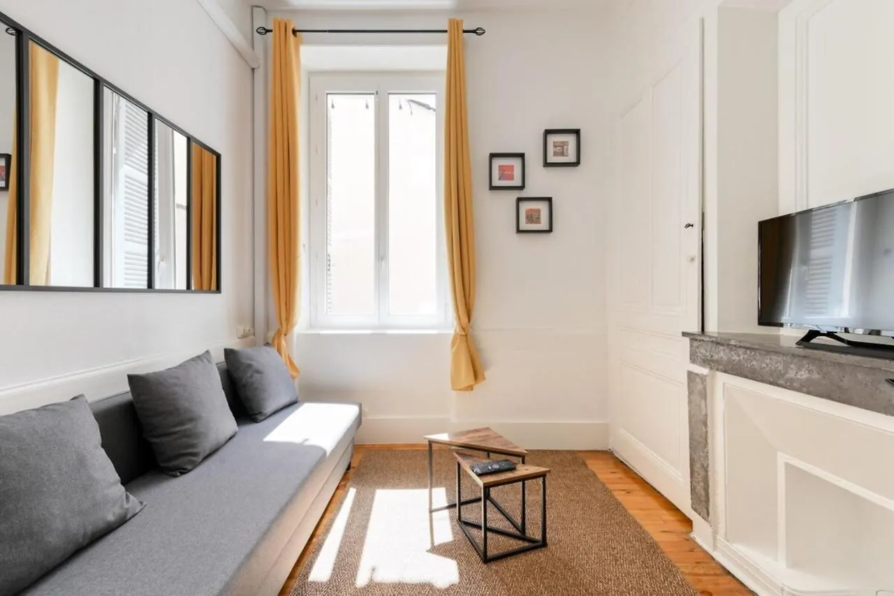 Apartment Charmant 2 Pers Atypique Avec Terrasse-Metro Valmycharming 2 People Unique Lyon France