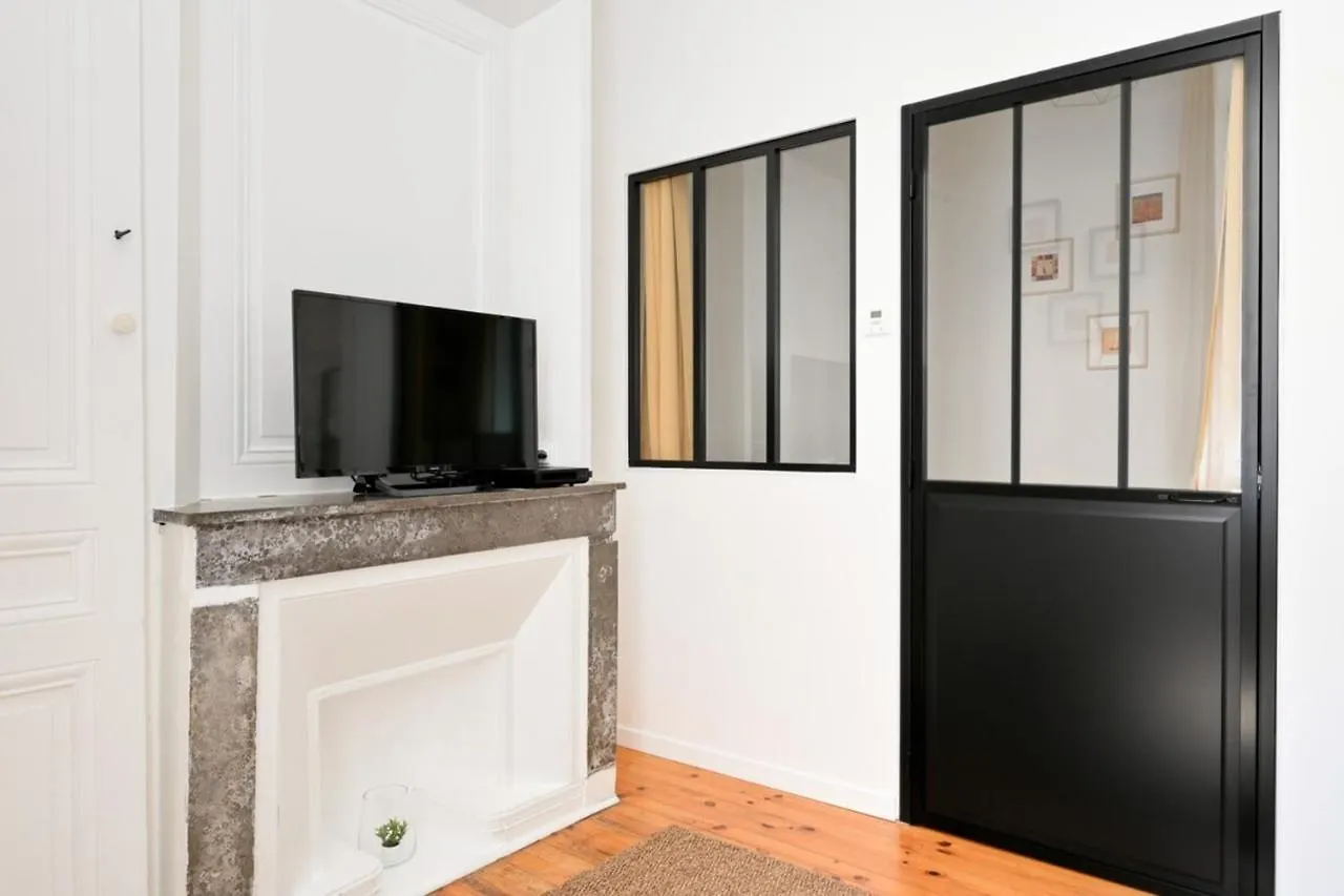 Apartment Charmant 2 Pers Atypique Avec Terrasse-Metro Valmycharming 2 People Unique Lyon
