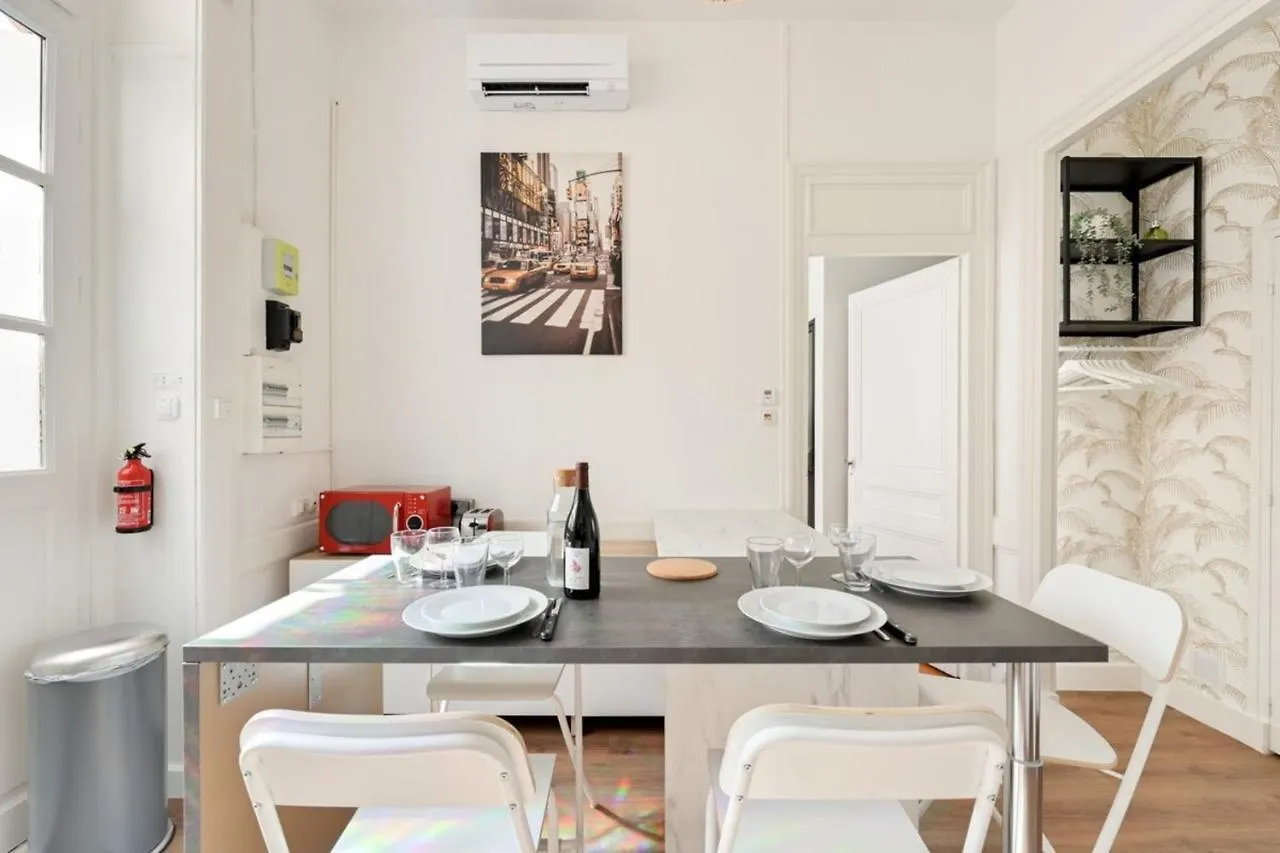 Charmant 2 Pers Atypique Avec Terrasse-Metro Valmycharming 2 People Unique Lyon Apartment